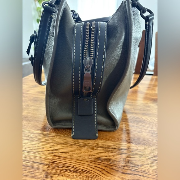 Coach 1941 Rogue 30 - Picture 3 of 8